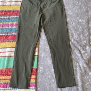 Vuori Men's Forest Green pants